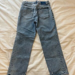 Abercrombie Ultra High Rise 90s Straight Jeans in light; size 8, 26.5” inseam